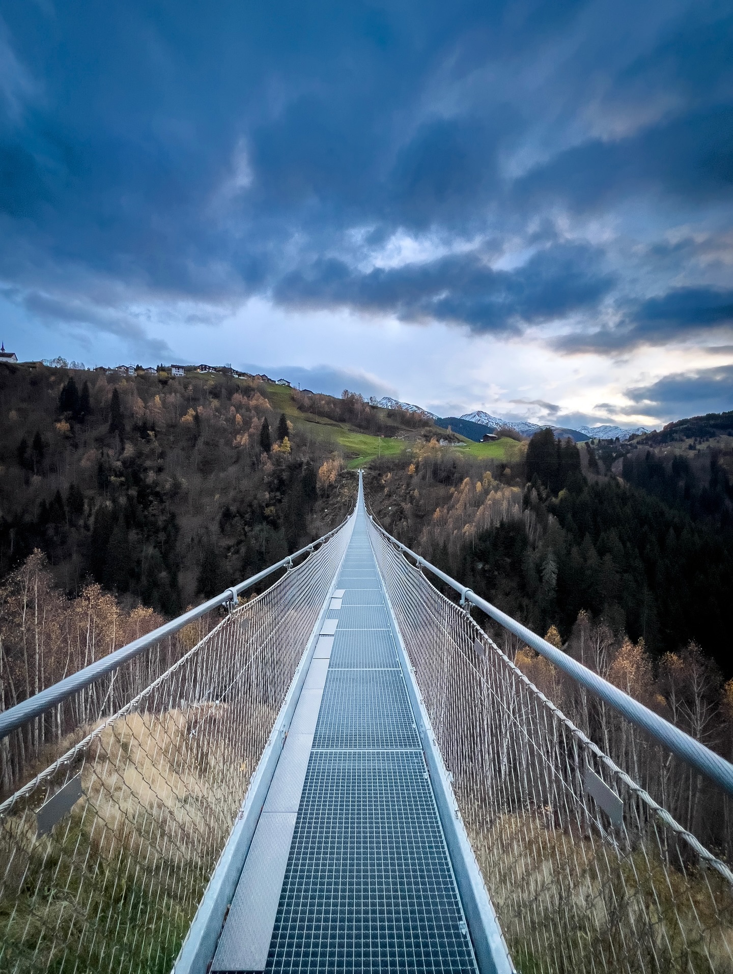Lasst uns Brücken bauen, keine Mauern.  Martin Luther King, Jr.